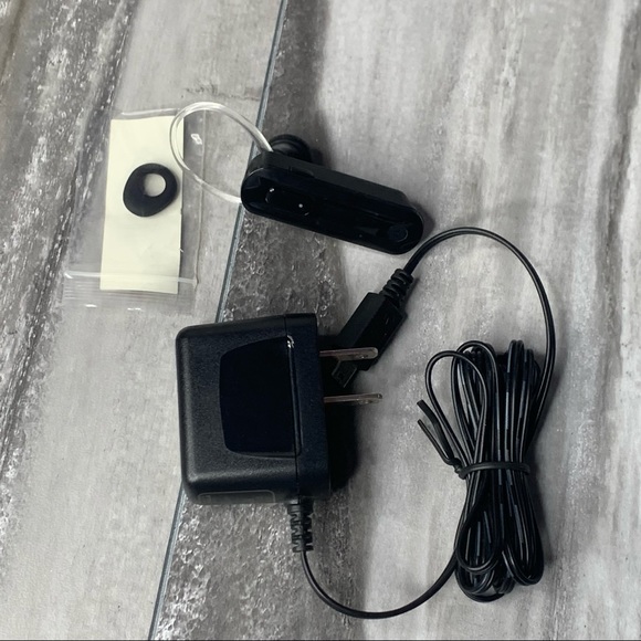 Motorola H270 Universal Bluetooth Headset, Ergonomic Black Clear Ear-Hook - Picture 8 of 10